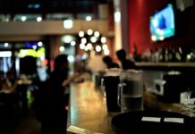 Fünf Introvertierte kommen in eine Bar… introvertierte unterschiede