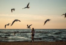 Nachdenkliche Menschen: Sind sie intelligent & unglücklich? nachdenkliche menschen